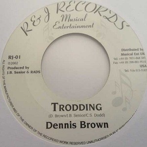 Dennis Brown : Trodding | Single / 7inch / 45T  |  Dancehall / Nu-roots