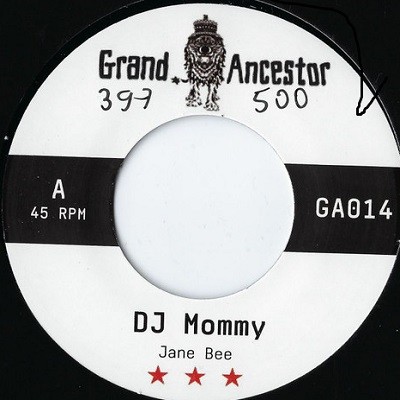 Jane Bee : DJ Mommy