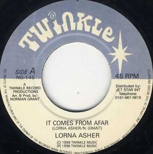 Lorna Asher : It Comes From Afar | Single / 7inch / 45T  |  UK