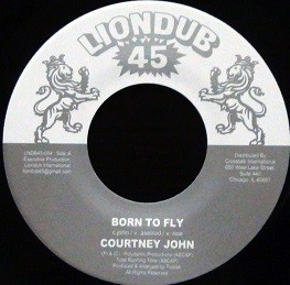 Courtney Dub : Born To Fly | Single / 7inch / 45T  |  UK
