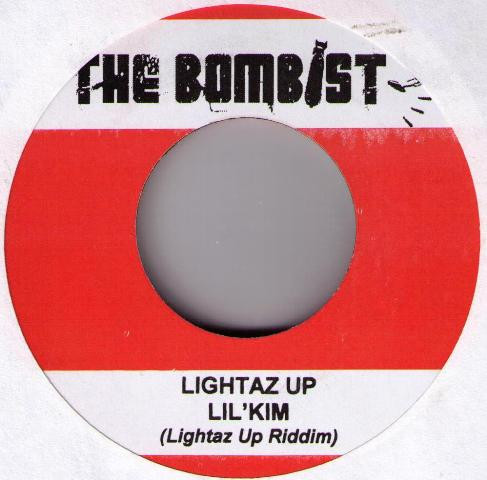 Lil' Kim / Jennifer Lopez : Lightaz Up / I'm Real Lil' Kim / Jennifer Lopez : Lightaz Up / I'm Real | Single / 7inch / 45T | Collectors